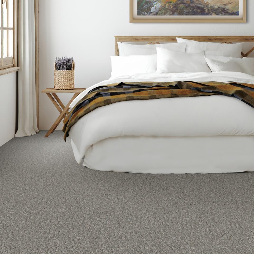 Textured Saxony Crowned Gray Carpet