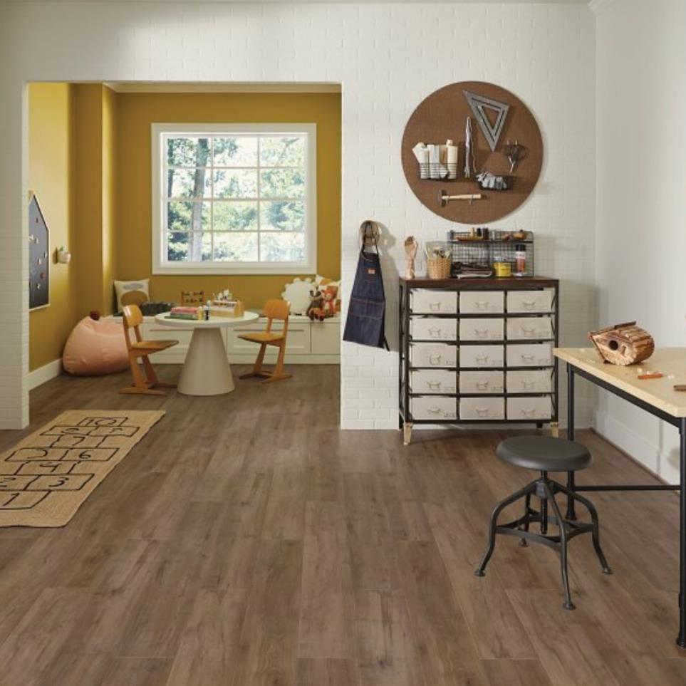 Plank Warwick Maple Dark Finish Vinyl