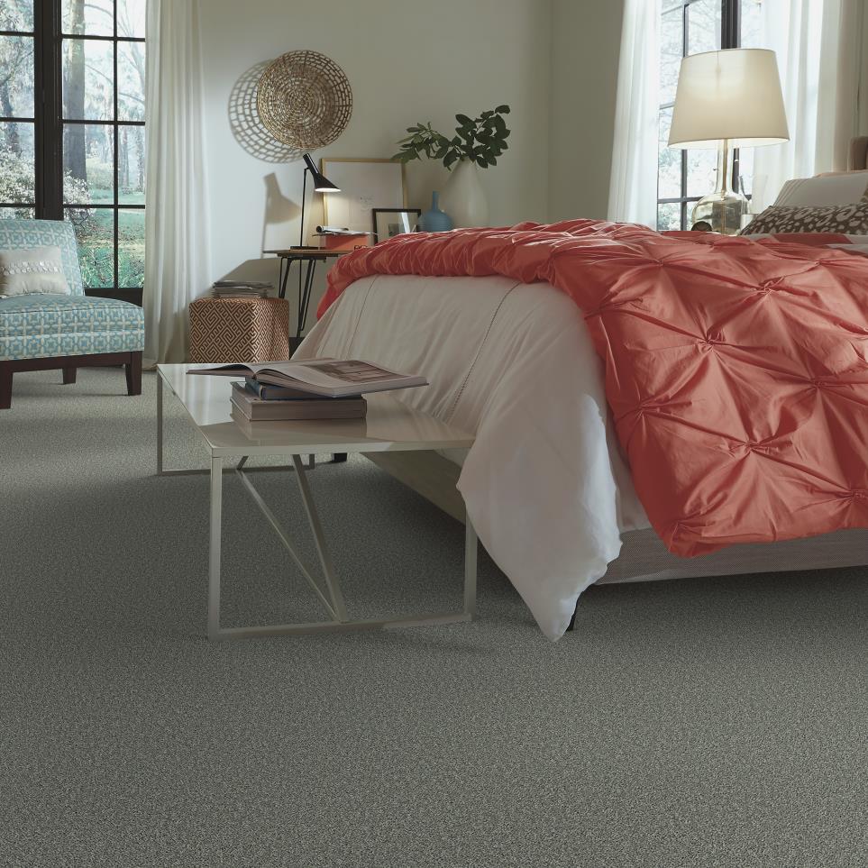 Textured Saxony Aztec Bead Green Carpet